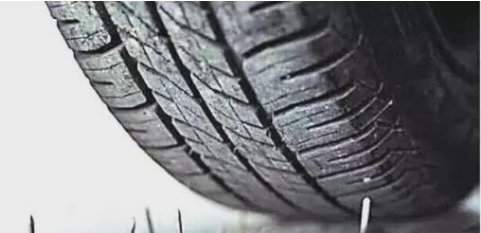 為什么汽車都只有一個外胎，是怎么做到沒有內胎，還不漏氣的？