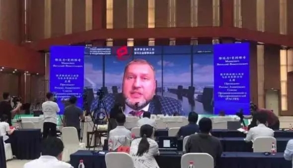 俄羅斯亞洲工業(yè)家與企業(yè)家聯(lián)合會(huì)主席維塔利·曼科維奇 俄羅斯亞洲工業(yè)家與企業(yè)家聯(lián)合會(huì)主席維塔利·曼科維奇