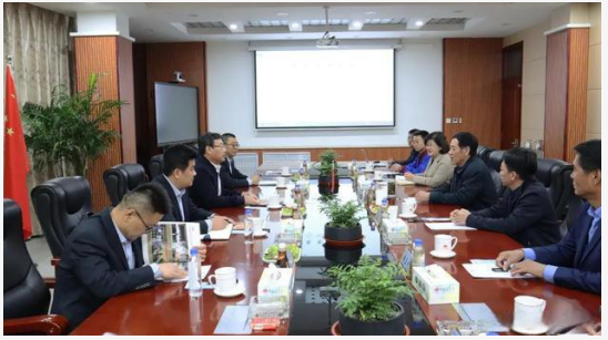 大業(yè)股份黨委書記竇寶森、董事長竇勇、總經(jīng)理鄭洪霞等，接待王鋒一行。