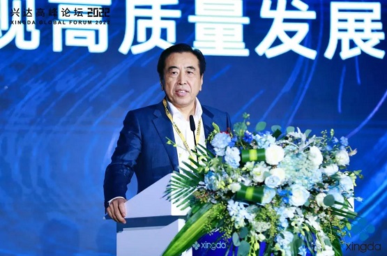 國家橡膠與輪胎工程技術研究中心主任、中國橡膠工業協會主席團企業執行主席、賽輪集團董事長袁仲雪 國家橡膠與輪胎工程技術研究中心主任、中國橡膠工業協會主席團企業執行主席、賽輪集團董事長袁仲雪