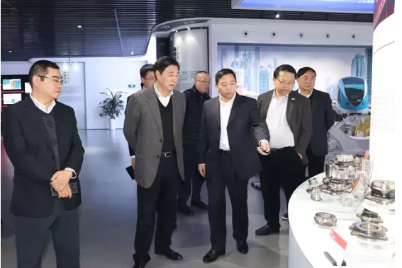 劉錦蘭董事長參觀了中信泰富特鋼集團展廳 劉錦蘭董事長參觀了中信泰富特鋼集團展廳