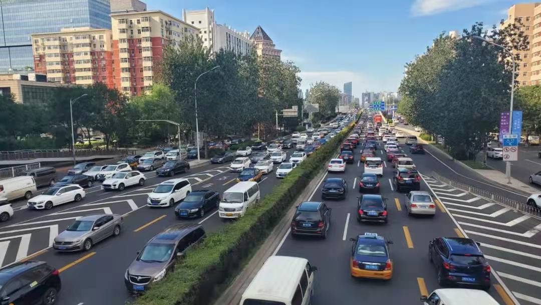 連續(xù)7年銷量破2000萬輛 同比增長(zhǎng)6.5% 挺住了!中國(guó)乘用車市盡顯韌性 連續(xù)7年銷量破2000萬輛 同比增長(zhǎng)6.5% 挺住了!中國(guó)乘用車市盡顯韌性