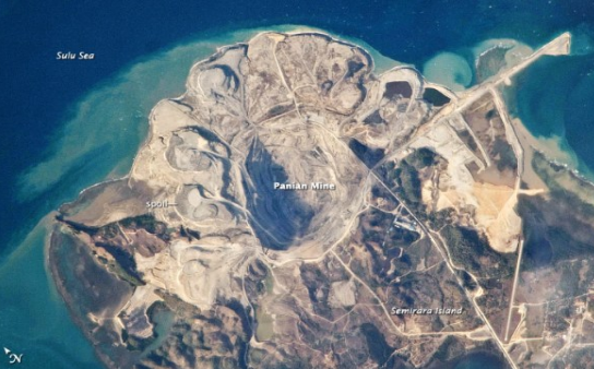 宇航員太空拍攝塞米拉拉島潘尼揚煤礦巨型礦坑