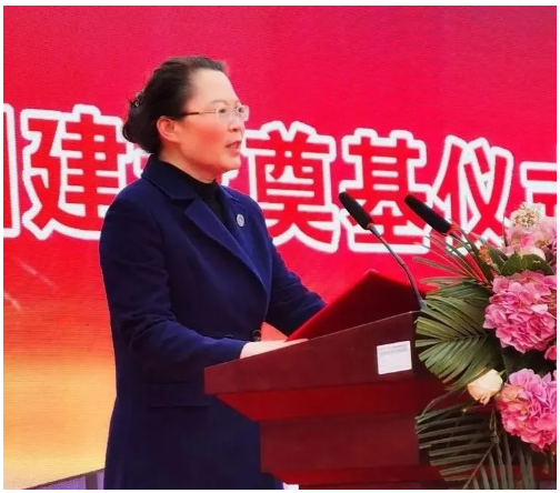 王荔表示,在輪胎界,該項目將實現高質、低耗、綠色高科技新型產業的目標。 王荔表示,在輪胎界,該項目將實現高質、低耗、綠色高科技新型產業的目標。