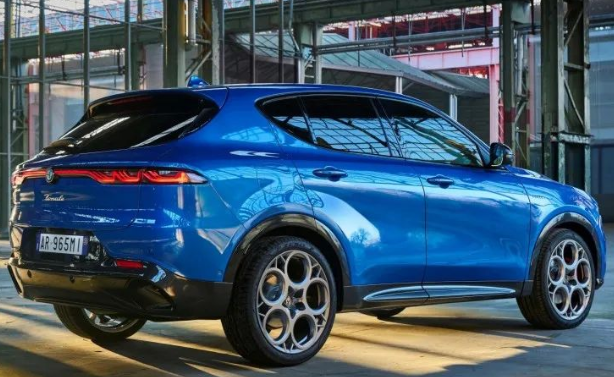 11.倍耐力P ZERO輪胎適用于全新Alfa Romeo Tonale 11.倍耐力P ZERO輪胎適用于全新Alfa Romeo Tonale
