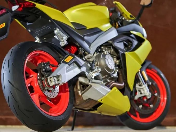12.倍耐力推出新的DIABLO ROSSO IV CORSA 12.倍耐力推出新的DIABLO ROSSO IV CORSA