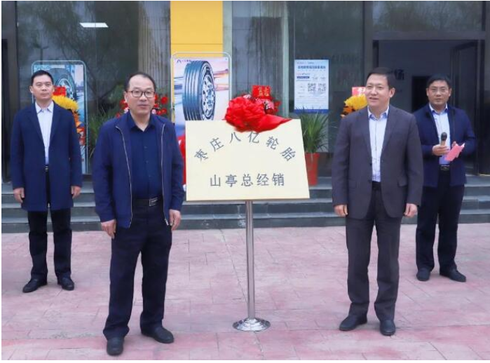 雙方參觀了博雷頓(山東)新能源汽車有限公司,就有關問題進行深入交流。 雙方參觀了博雷頓(山東)新能源汽車有限公司,就有關問題進行深入交流。