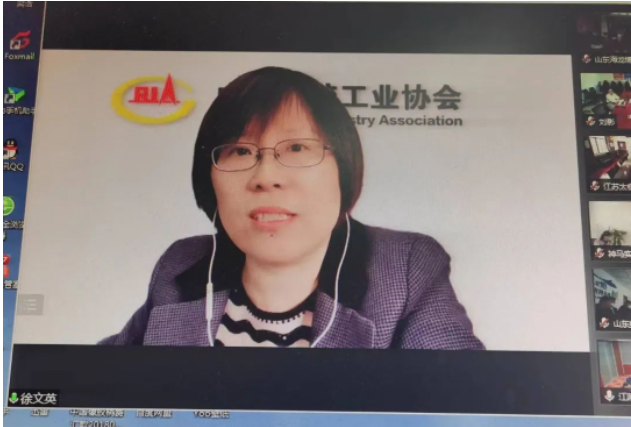 中國橡膠工業協會會長徐文英簡要介紹了輪胎行業運行情況，以及中橡協呈報國家部委的行業訴求和建議的初步反饋情況。