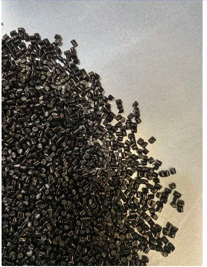 寶麗迪"黑色母粒"、"彩色母粒"這兩類占比超過50%的產品,均有使用卡博特的炭黑產品 寶麗迪"黑色母粒"、"彩色母粒"這兩類占比超過50%的產品,均有使用卡博特的炭黑產品
