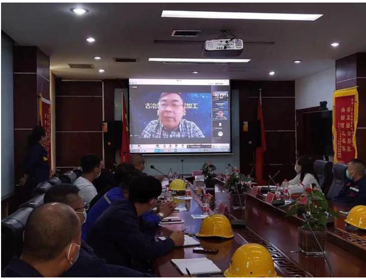 李鑫鋼教授就《煤焦油深加工分離過程強化與節(jié)能技術(shù)》進行了深入講解,具有較強的可操作性。與會企業(yè)負(fù)責(zé)人以視頻連線形式與李鑫鋼教授進行對接交流。 李鑫鋼教授就《煤焦油深加工分離過程強化與節(jié)能技術(shù)》進行了深入講解,具有較強的可操作性。與會企業(yè)負(fù)責(zé)人以視頻連線形式與李鑫鋼教授進行對接交流。