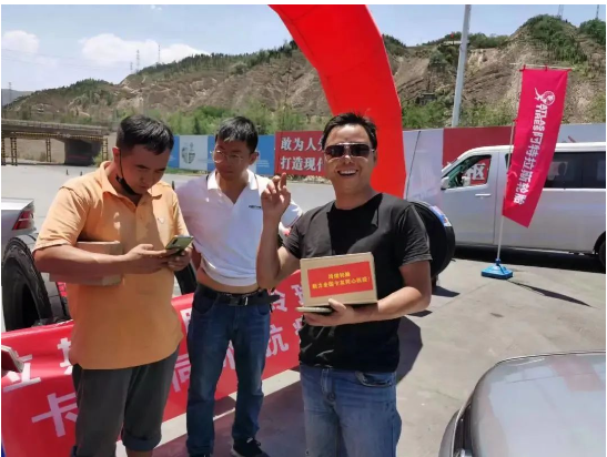 為卡友免費(fèi)發(fā)放防疫包