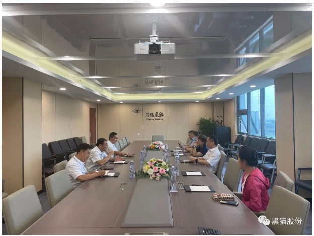 雷昌純表示，要一如既往的堅(jiān)持產(chǎn)學(xué)研深度融合，不斷提升科技研發(fā)能力，為提高行業(yè)經(jīng)濟(jì)效益、環(huán)境效益和社會(huì)效益提供強(qiáng)有力的技術(shù)科研支持