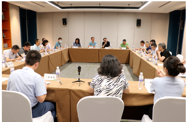 來自骨架材料行業(yè)及上下游輪胎企業(yè)、膠管膠帶企業(yè)、橡膠制品企業(yè)、大專院校、科研院所的相關(guān)人員，共計(jì)約110多人參加了本次研討會(huì)。