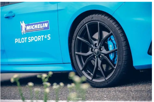 2016年,這家公司推出Pilot Sport EV2輪胎。 2016年,這家公司推出Pilot Sport EV2輪胎。