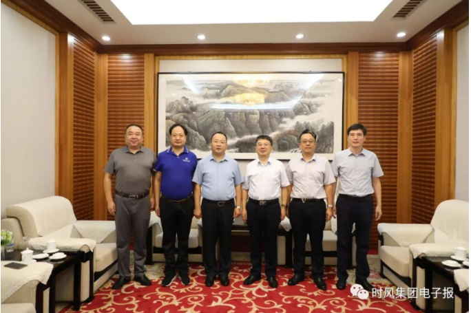 同時(shí)拜訪了乳山市委書記劉奎忠并進(jìn)行座談,在市委常委、市委辦公室主任劉建忠的陪同下進(jìn)行了參觀。 同時(shí)拜訪了乳山市委書記劉奎忠并進(jìn)行座談,在市委常委、市委辦公室主任劉建忠的陪同下進(jìn)行了參觀。