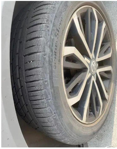 資料顯示，大眾探歌高配車型輪胎是韓泰ventus s1 evo2;低配車型輪胎是韓泰Dynapro hp2。朗逸車型原廠配套輪胎，主要是韓泰OPTIMO k415系列產品。