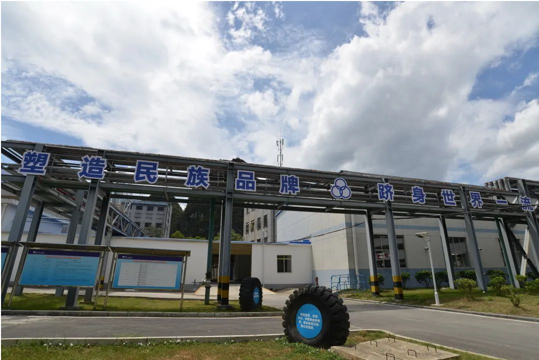 　曙光院是國家高新技術企業，是國內特種輪胎行業領軍企業，是特種輪胎和橡膠制品研究開發、工程設計、成果產業化、生產經營于一體的綜合、科研型企業。