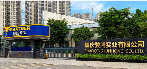 肇慶駿鴻實業(yè)有限公司成立于2006年,位于廣東省肇慶高新區(qū),員工人數(shù)超1000人,集半鋼子午線輪胎研發(fā)、制造、銷售和服務于一身,為福田、東風小康、力帆、福迪、眾泰等多家汽車生產(chǎn)廠商提供(或曾經(jīng)提供)輪胎配套。 肇慶駿鴻實業(yè)有限公司成立于2006年,位于廣東省肇慶高新區(qū),員工人數(shù)超1000人,集半鋼子午線輪胎研發(fā)、制造、銷售和服務于一身,為福田、東風小康、力帆、福迪、眾泰等多家汽車生產(chǎn)廠商提供(或曾經(jīng)提供)輪胎配套。