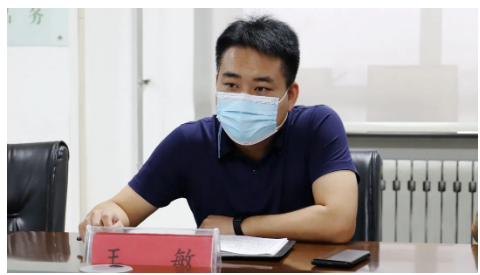 　王敏董事長指出，當前疫情防控形勢異常嚴峻，各部門要立即激活戰時應急響應機制，嚴格按照疫情防控工作要求，進一步壓實工作責任，高標準做好疫情防控各項工作。