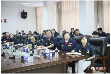 此次培訓(xùn)旨在改變員工的思想觀念、工作方式和行為習(xí)慣，從而提高工作效率。公司推進(jìn)信息化進(jìn)一步升級(jí)，梳理公司管理流程，明確管理職責(zé)，使員工的工作由繁至簡(jiǎn)，促進(jìn)企業(yè)管理水平更上一個(gè)臺(tái)階。
