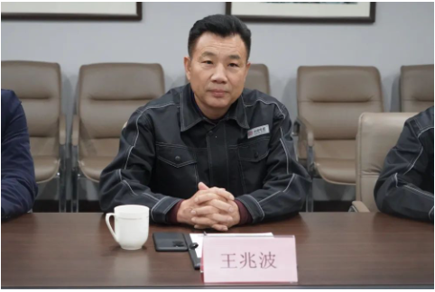 會(huì)議上，山東華凌產(chǎn)業(yè)園開(kāi)發(fā)有限公司董事長(zhǎng)王兆波首先對(duì)調(diào)研團(tuán)的到來(lái)表示熱烈歡迎，以及介紹了華凌的發(fā)展歷程與未來(lái)的發(fā)展規(guī)劃。