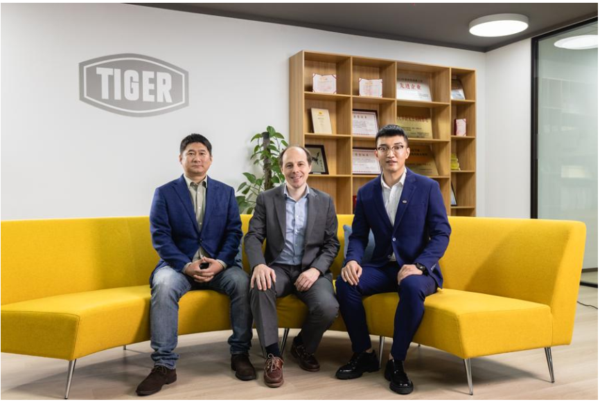 從左至右依次為糜震宇、Philipp Bulgarini和趙士豪 從左至右依次為糜震宇、Philipp Bulgarini和趙士豪
