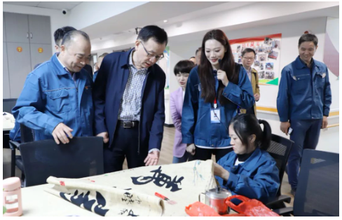 桐鄉市人大常委會主任潘川弟一行蒞臨雙箭指導工作! 桐鄉市人大常委會主任潘川弟一行蒞臨雙箭指導工作!