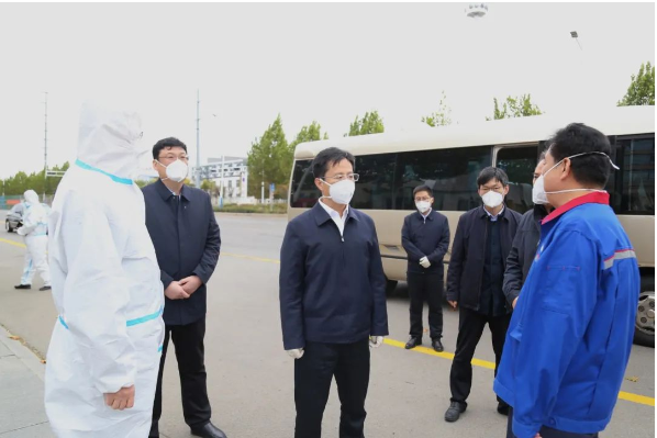 陳偉頌先后到稻莊鎮東杜村、樂安街道同和小區、山東興達鋼簾線有限公司、廣饒宏源熱力有限公司等地進行實地查看