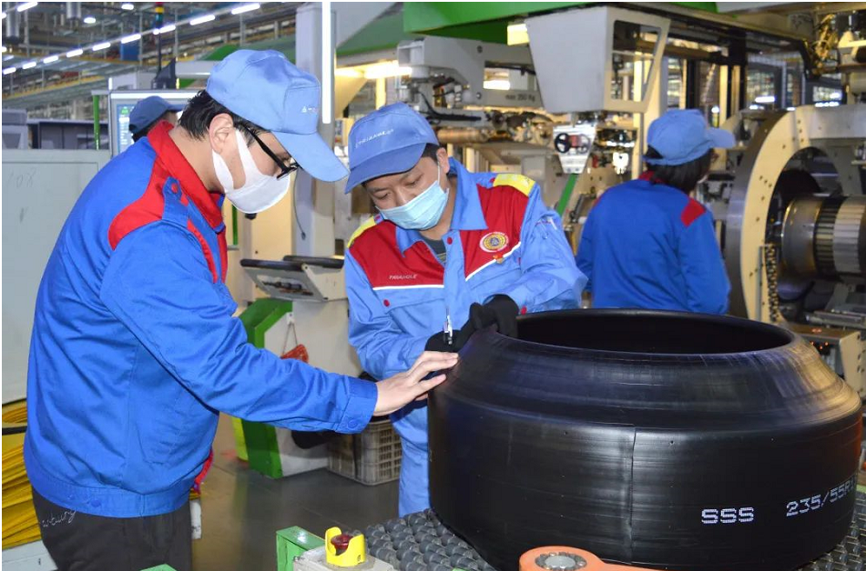 山東省工業(yè)和信息化廳對(duì)外公布了山東省制造業(yè)數(shù)字化轉(zhuǎn)型重點(diǎn)項(xiàng)目、重點(diǎn)支撐平臺(tái)(第一批)名單,共有3家輪胎企業(yè)的3個(gè)項(xiàng)目,進(jìn)入重點(diǎn)項(xiàng)目名單。 山東省工業(yè)和信息化廳對(duì)外公布了山東省制造業(yè)數(shù)字化轉(zhuǎn)型重點(diǎn)項(xiàng)目、重點(diǎn)支撐平臺(tái)(第一批)名單,共有3家輪胎企業(yè)的3個(gè)項(xiàng)目,進(jìn)入重點(diǎn)項(xiàng)目名單。