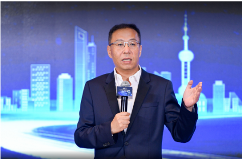 楊洵在中國輪胎圈廣為熟知,他之前任職于固鉑輪胎,2018年起擔任固鉑輪胎中國區董事長。 楊洵在中國輪胎圈廣為熟知,他之前任職于固鉑輪胎,2018年起擔任固鉑輪胎中國區董事長。
