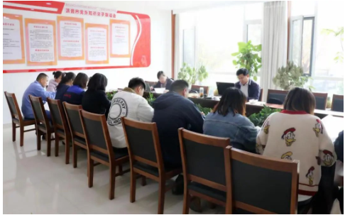審核組長(zhǎng)紀(jì)宗民對(duì)濱澳線纜在疫情反復(fù)及經(jīng)濟(jì)下行情況下攻艱克難所取得的經(jīng)營(yíng)業(yè)績(jī)給予了充分的肯定,并對(duì)濱澳線纜生產(chǎn)運(yùn)行管理、現(xiàn)場(chǎng)管理、安全環(huán)境管控等方面明顯的提升提出了表?yè)P(yáng)。 審核組長(zhǎng)紀(jì)宗民對(duì)濱澳線纜在疫情反復(fù)及經(jīng)濟(jì)下行情況下攻艱克難所取得的經(jīng)營(yíng)業(yè)績(jī)給予了充分的肯定,并對(duì)濱澳線纜生產(chǎn)運(yùn)行管理、現(xiàn)場(chǎng)管理、安全環(huán)境管控等方面明顯的提升提出了表?yè)P(yáng)。