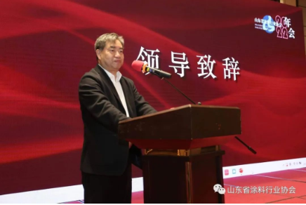 山東省生態(tài)環(huán)境廳張金智巡視員首先為大會(huì)致辭,他對(duì)大會(huì)的召開表示祝賀,山東省涂料行業(yè)協(xié)會(huì)召開以“聚膠發(fā)展·共涂未來”為主題,積極探討源頭替代、深度治理的技術(shù)路線的這樣一次會(huì)議,可謂恰逢其時(shí)。 山東省生態(tài)環(huán)境廳張金智巡視員首先為大會(huì)致辭,他對(duì)大會(huì)的召開表示祝賀,山東省涂料行業(yè)協(xié)會(huì)召開以“聚膠發(fā)展·共涂未來”為主題,積極探討源頭替代、深度治理的技術(shù)路線的這樣一次會(huì)議,可謂恰逢其時(shí)。
