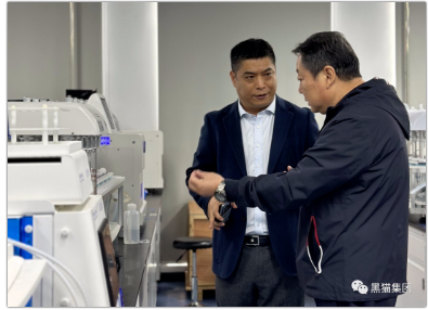 　此次走訪，王耀分別來到和澤醫藥公司、通用股份公司、物產中大化工集團、中策橡膠集團。黑貓股份黨委副書記、總經理魏明，以及集團董事會辦公室、黑貓股份公司、江西躍華公司等相關人員分別陪同。