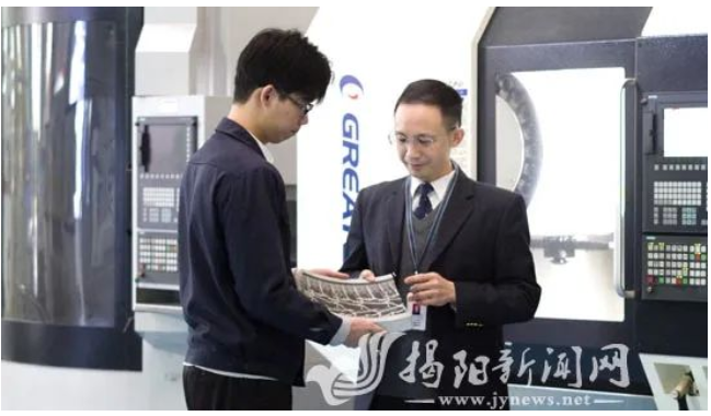 巨輪常務副總裁陳志勇:在輪胎模具上澆筑高精技術之“花” 巨輪常務副總裁陳志勇:在輪胎模具上澆筑高精技術之“花”