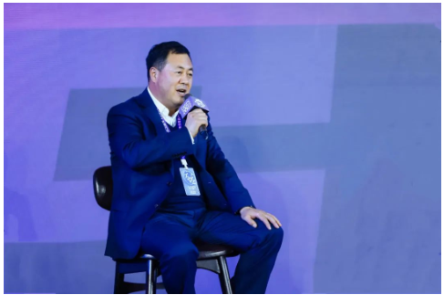 玲瓏輪胎副總裁馮寶春應邀出席圓桌會議 玲瓏輪胎副總裁馮寶春應邀出席圓桌會議