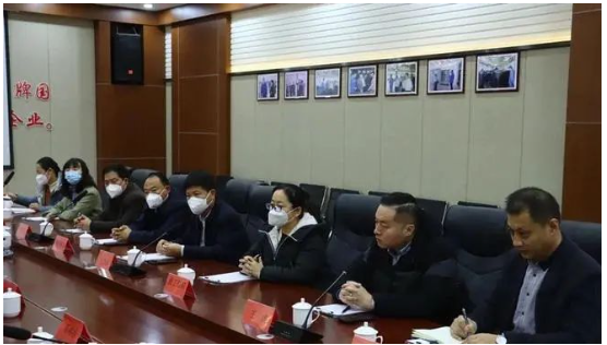 蘭州金剛輪胎有限責任公司總經理王剛表示,這次戰略合作協議的簽署,是雙方共同探索商業發展新模式,增強市場競爭能力,實現共贏的開始。 蘭州金剛輪胎有限責任公司總經理王剛表示,這次戰略合作協議的簽署,是雙方共同探索商業發展新模式,增強市場競爭能力,實現共贏的開始。