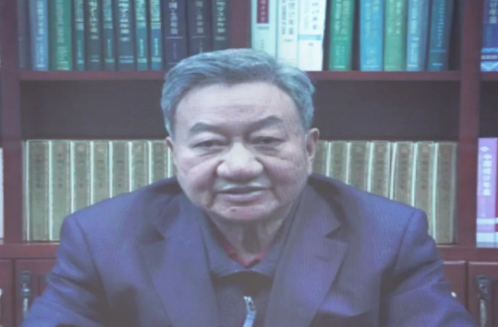 全球服務(wù)貿(mào)易聯(lián)盟理事長、中國國際經(jīng)濟交流中心副理事長、商務(wù)部原副部長姜增偉同志在視頻致辭中對大會的召開表示祝賀,他指出,輪胎循環(huán)利用關(guān)乎行業(yè)發(fā)展、關(guān)乎環(huán)境保護,更關(guān)乎國家的經(jīng)濟安全發(fā)展。提高廢舊輪胎綜合利用水平,實現(xiàn)資源化利用,不僅可以有效緩解我國橡膠對外依存度高的現(xiàn)狀,提高橡膠自給率,也能增強汽車等以橡膠為重要原材料的產(chǎn)業(yè)鏈供應(yīng)鏈的穩(wěn)定性與韌性,更好滿足居民消費潛力持續(xù)釋放的需要,還能節(jié)約輪胎大量堆存所占用的土地,減少環(huán)境污染,助力碳達峰、碳中和目標的順利實現(xiàn)。他希望中國輪胎循環(huán)利用協(xié)會始終堅持“為企業(yè)服務(wù)、為行業(yè)服務(wù)”的根本宗旨,進一步發(fā)揮自身作用,在反映行業(yè)訴求、加強行業(yè)自律、促進行業(yè)發(fā)展等方面積極履職,不斷提升行業(yè)凝聚力,推動中國輪胎循環(huán)利用行業(yè)朝著科技引領(lǐng)、綠色低碳、數(shù)字支撐、法制健全的方向不斷邁進,為加快中國和全球綠色可持續(xù)發(fā)展做出更大貢獻。 全球服務(wù)貿(mào)易聯(lián)盟理事長、中國國際經(jīng)濟交流中心副理事長、商務(wù)部原副部長姜增偉同志在視頻致辭中對大會的召開表示祝賀,他指出,輪胎循環(huán)利用關(guān)乎行業(yè)發(fā)展、關(guān)乎環(huán)境保護,更關(guān)乎國家的經(jīng)濟安全發(fā)展。提高廢舊輪胎綜合利用水平,實現(xiàn)資源化利用,不僅可以有效緩解我國橡膠對外依存度高的現(xiàn)狀,提高橡膠自給率,也能增強汽車等以橡膠為重要原材料的產(chǎn)業(yè)鏈供應(yīng)鏈的穩(wěn)定性與韌性,更好滿足居民消費潛力持續(xù)釋放的需要,還能節(jié)約輪胎大量堆存所占用的土地,減少環(huán)境污染,助力碳達峰、碳中和目標的順利實現(xiàn)。他希望中國輪胎循環(huán)利用協(xié)會始終堅持“為企業(yè)服務(wù)、為行業(yè)服務(wù)”的根本宗旨,進一步發(fā)揮自身作用,在反映行業(yè)訴求、加強行業(yè)自律、促進行業(yè)發(fā)展等方面積極履職,不斷提升行業(yè)凝聚力,推動中國輪胎循環(huán)利用行業(yè)朝著科技引領(lǐng)、綠色低碳、數(shù)字支撐、法制健全的方向不斷邁進,為加快中國和全球綠色可持續(xù)發(fā)展做出更大貢獻。