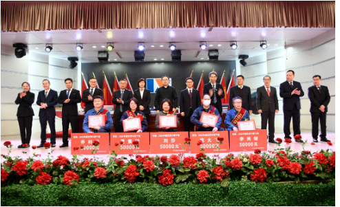 接下來大會相繼審議通過了《龍星化工2023年經(jīng)濟責任制考核指標》、《2023年度培訓計劃》、《龍星化工創(chuàng)新創(chuàng)效項目管理辦法》,并舉行了2023年公司方針目標發(fā)布及簽約儀式、先進代表發(fā)言,并對2022年度表現(xiàn)突出的先進集體和先進個人進行表彰。 接下來大會相繼審議通過了《龍星化工2023年經(jīng)濟責任制考核指標》、《2023年度培訓計劃》、《龍星化工創(chuàng)新創(chuàng)效項目管理辦法》,并舉行了2023年公司方針目標發(fā)布及簽約儀式、先進代表發(fā)言,并對2022年度表現(xiàn)突出的先進集體和先進個人進行表彰。