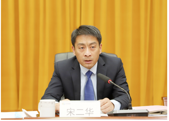 橡膠公司董事長、總經理宋二華在會上指出,2022年,大事、難事、棘手事接踵而至,工作節奏快、頭緒多,公司上下自信自強守正創新,銳意進取勇毅前行,各項工作穩中有序。總體概括為:穩中有進、趨勢向好。體現在:運行效率日趨穩進、戰術理念愈加精進、重點任務扎實推進。干事創業的氛圍、品牌創建的效應、成本管控的質效持續向好。 橡膠公司董事長、總經理宋二華在會上指出,2022年,大事、難事、棘手事接踵而至,工作節奏快、頭緒多,公司上下自信自強守正創新,銳意進取勇毅前行,各項工作穩中有序。總體概括為:穩中有進、趨勢向好。體現在:運行效率日趨穩進、戰術理念愈加精進、重點任務扎實推進。干事創業的氛圍、品牌創建的效應、成本管控的質效持續向好。