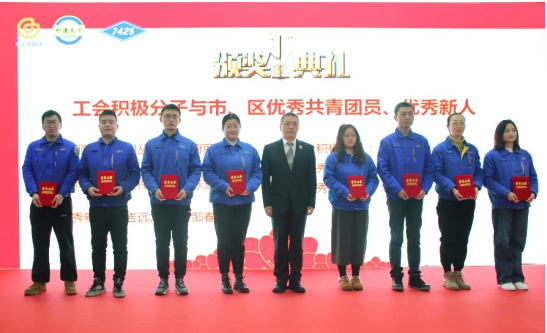 “工會積極分子+優(yōu)秀共青團(tuán)員+優(yōu)秀新人”(11人) “工會積極分子+優(yōu)秀共青團(tuán)員+優(yōu)秀新人”(11人)