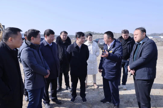 林衛春聽取黑貓化工項目建設情況介紹 林衛春聽取黑貓化工項目建設情況介紹