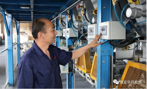 華月膠帶工程師鐘建勛榮獲首屆“保定工匠”稱號 華月膠帶工程師鐘建勛榮獲首屆“保定工匠”稱號