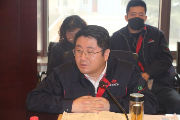 會上,企業管理部、市場部和財務部通報了1月份工作完成情況,安排了2月份重點工作任務,各生產單位對1月份工作進行了匯報。公司各部門、各單位負責人40余人參加會議。 會上,企業管理部、市場部和財務部通報了1月份工作完成情況,安排了2月份重點工作任務,各生產單位對1月份工作進行了匯報。公司各部門、各單位負責人40余人參加會議。
