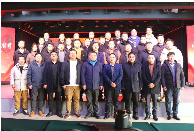 在山東祥通橡塑科技有限公司2023年度銷售工作部署動(dòng)員會(huì)議上，總經(jīng)理張振宇闡述了今年的銷售任務(wù)目標(biāo)：比去年的銷售額翻一番。他強(qiáng)調(diào)，本次會(huì)議旨在為新一年的銷售工作定調(diào)子、指方向、鼓干勁。