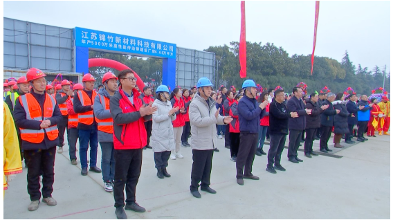 江南大學產業用紡織品研究室教授徐陽對項目的開工表示祝賀。 江南大學產業用紡織品研究室教授徐陽對項目的開工表示祝賀。