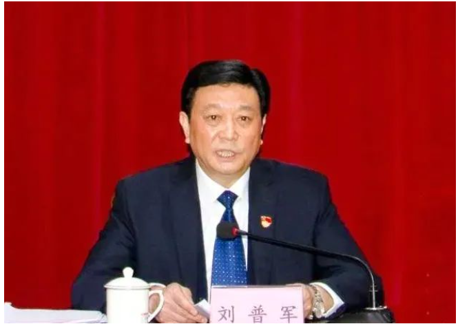 2023年1月劉普軍年滿60周歲,已經正式退休,參加選舉并成為中國涂料工業協會第九屆理事會理事長,即中國涂料工業協會會長。 2023年1月劉普軍年滿60周歲,已經正式退休,參加選舉并成為中國涂料工業協會第九屆理事會理事長,即中國涂料工業協會會長。