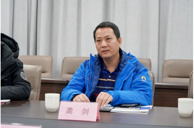 座談會上山東華凌電纜副總裁、董事會秘書王飛先生向深交所、市金融監管局領導介紹了企業發展歷程、行業情況、融資情況及上市工作情況,并表示華凌將做好基礎工作、穩健發展,加快上市進程。 座談會上山東華凌電纜副總裁、董事會秘書王飛先生向深交所、市金融監管局領導介紹了企業發展歷程、行業情況、融資情況及上市工作情況,并表示華凌將做好基礎工作、穩健發展,加快上市進程。