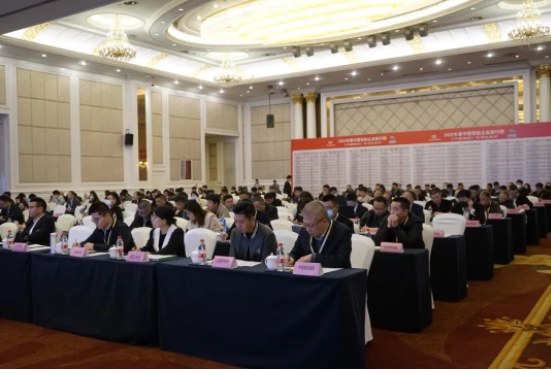 另一方面，隨著環保理念的日益普及，輪胎行業也在積極探索綠色發展道路。克林泰爾的環保發展理念和智慧工廠建設，是行業向綠色循環利用發展的一個縮影。環保意識的提高，也將推動輪胎行業向更加環保、可持續的方向轉型。