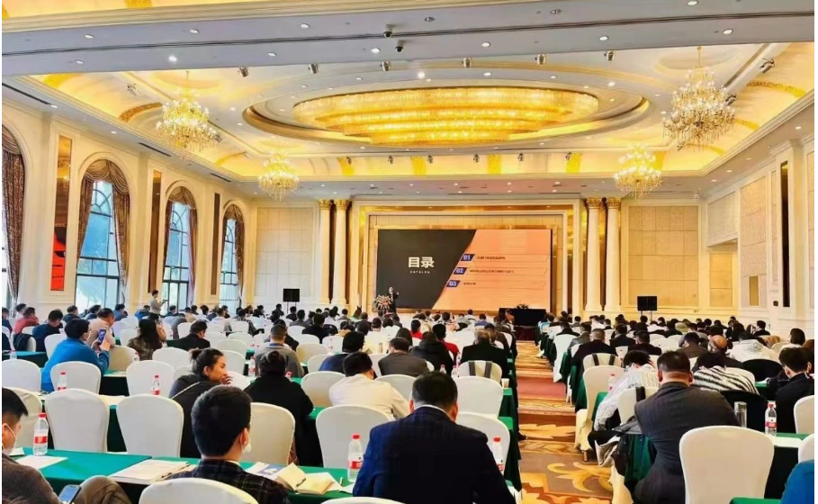 今年三月，2022年全國塑料著色與色母粒學術技貿(mào)信息交流會暨第二十九屆中國色母粒行業(yè)年會在重慶長壽召開，本次會議由中國染料工業(yè)協(xié)會色母粒專業(yè)委員會主辦、重慶澳彩新材料股份有限公司、蘇州寶麗迪材料科技股份有限公司等18家中外企業(yè)協(xié)辦。吸引了來自全國各地的415名代表參加，涉及到260多家企業(yè)。