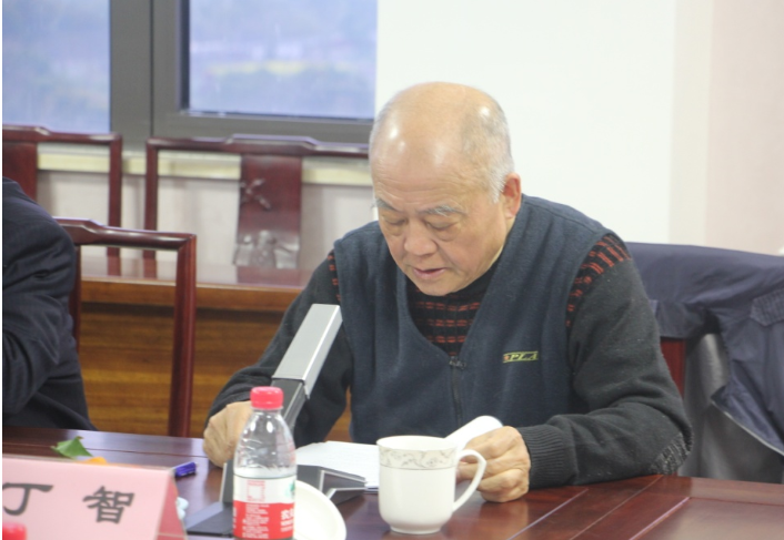 江蘇省涂料行業協會第四屆第一次常務理事會暨會長工作會在江蘇晨光涂料有限公司五樓會議室召開。會議由協會秘書長丁智主持，協會會長、副會長、秘書長17人出席了本次會議。參加本次會議的嘉賓有多位企業董事長、總經理等人。